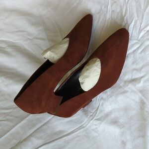 Hello brown suede pumps